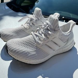 Very comfortable Adidas shoes.  size 9